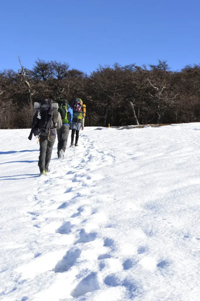 Un peu de neige, rien de bien méchant jusque là pendant notre trek sur le circuit Huemul