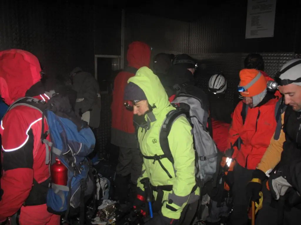 Refuge Vallot : on voit les détritus au sol