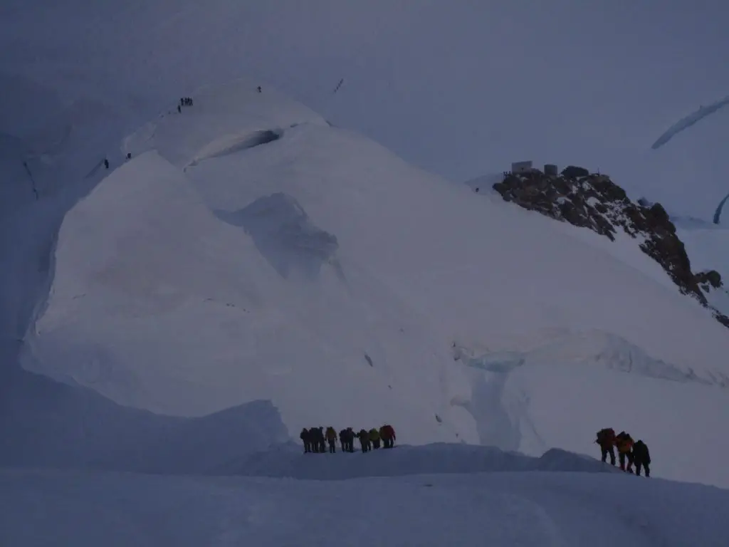 Plus bas, le refuge Vallot