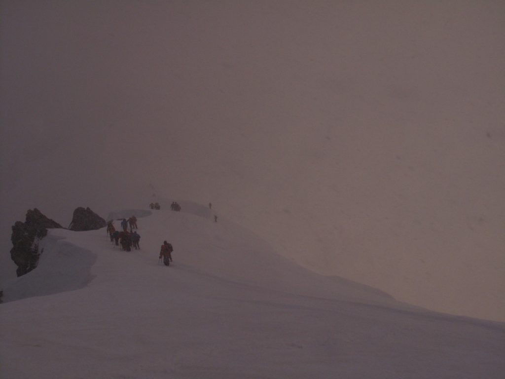 Déjà, des alpinistes redescendent du Mont-Blanc