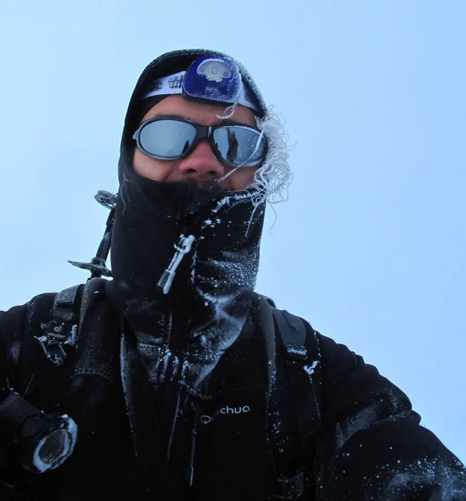 Je me transforme en bonhomme de neige lors de la descente du Mont-Blanc