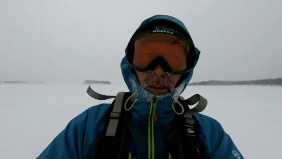 Jour de tempête durant le voyage à vélo sur le fleuve Amour en Sibérie 