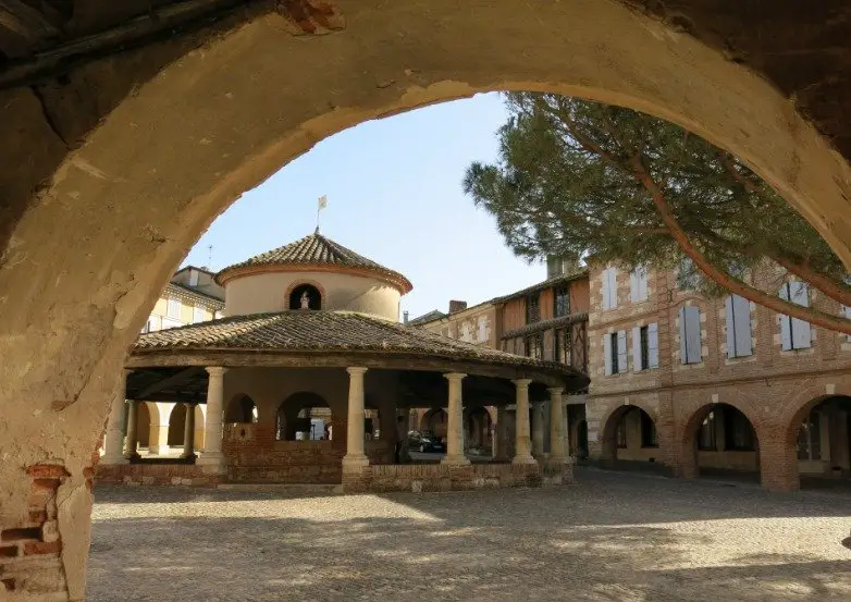 Auvillar et sa halle à grains