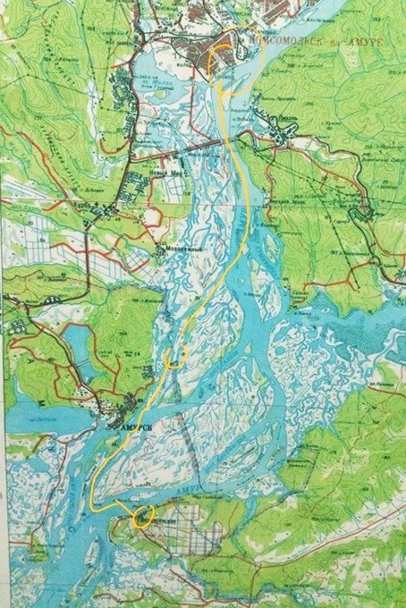 Dernière ligne droite pendant le voyage à vélo sur le fleuve Amour en Sibérie Dernière ligne droite pendant le voyage à vélo sur le fleuve Amour en Sibérie