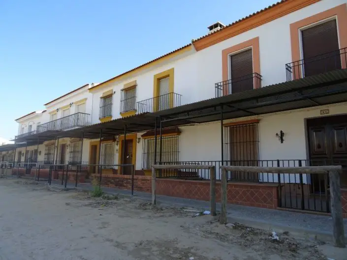 El Rocio et ses rues de sable lors de nos vacances à vélo en famille