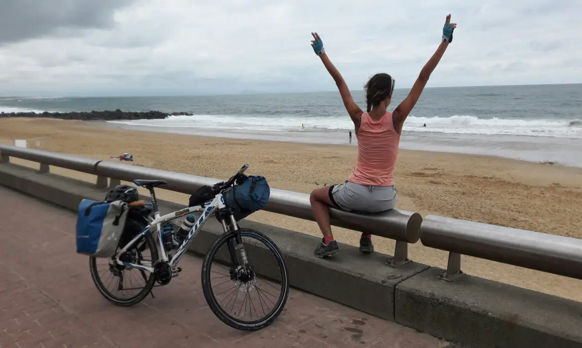 Enfin devant l'océan après ma traversée en vélo depuis le Léman