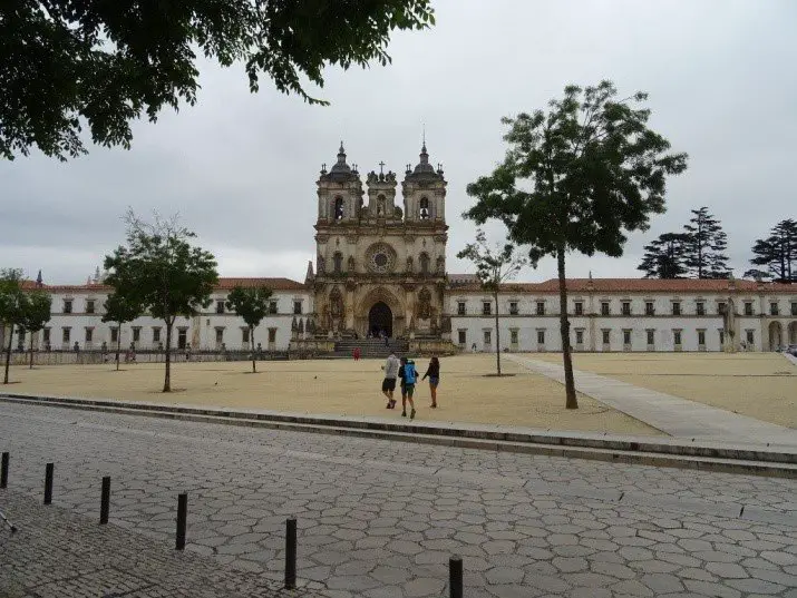 Monastère de Alcobaça pendant nos vacances à vélo en famille