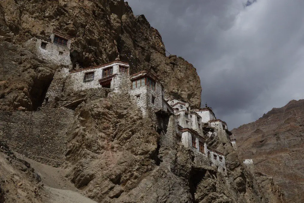 Monastère de Phugtal lors de la traversée des Himalayas