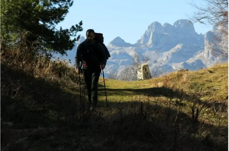 Passage de frontière (la borne en témoigne )