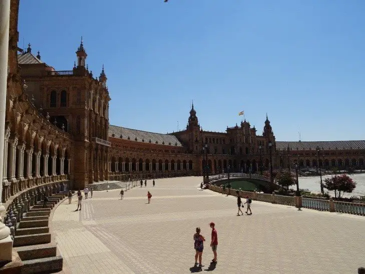 Place d’Espagne – expo univ 1929 durant nos vacances à vélo en famille