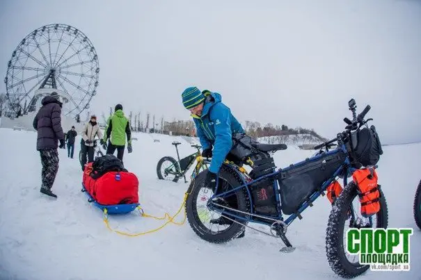 Rive du fleuve Amour en Sibérie lors du voyage à vélo Rive du fleuve Amour en Sibérie lors du voyage à vélo