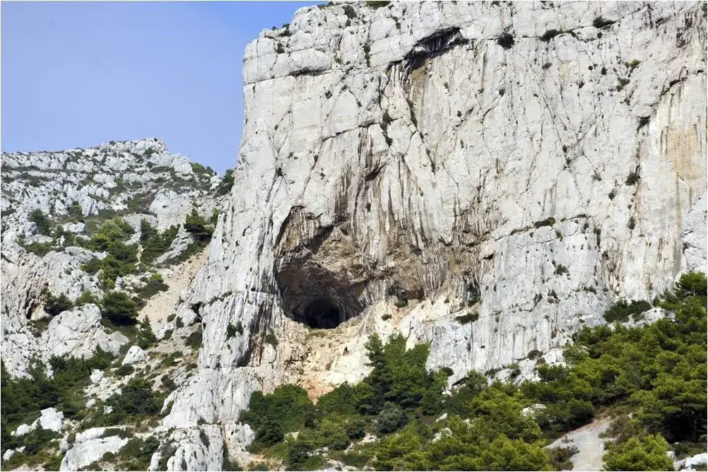 Vue de Trou de l'Ermite depuis le chemin d’accès lors de notre sortie grimpe dans les calanques Vue de Trou de l