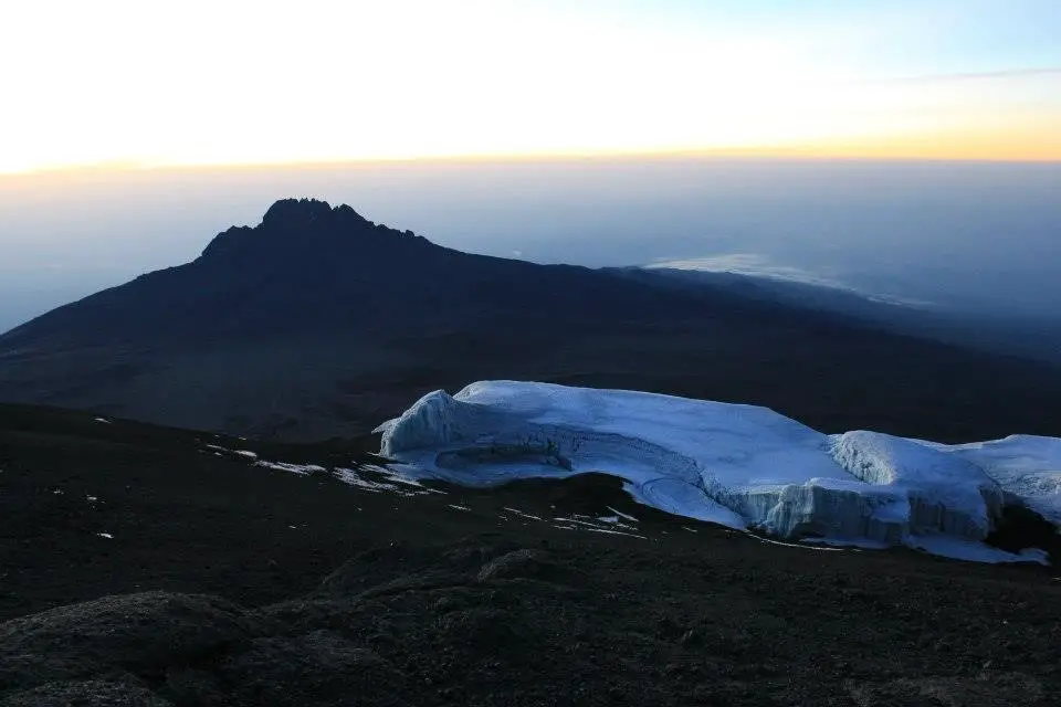 Uhuru Peak - La vue du sommet au lever du soleil