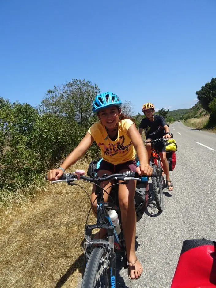 Campagne, montées, descentes avant de rejoindre Sagres lors de nos vacances à vélo en famille