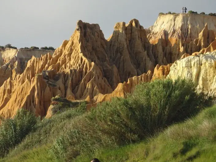 Vue depuis la plage de PRAIA DE GALÉ, superbe durant nos vacances à vélo en famille