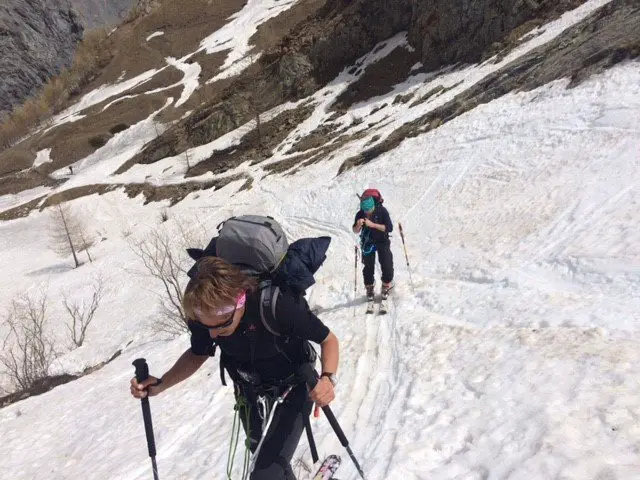 mise en jambe au contact de la première couche de neige pour le tour de l'aiguille de la Meije mise en jambe au contact de la première couche de neige pour le tour de l
