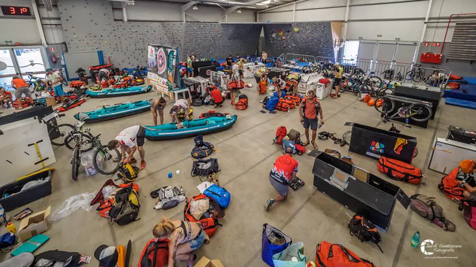 Salle de rangement du matériel (à la fin du raid) lors du Raid Aran 2018