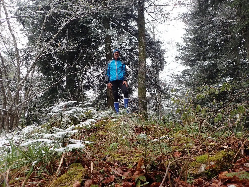 Bois des Mouillères – sommet – dans les bois ! pendant le Jura Peak Challenge 
