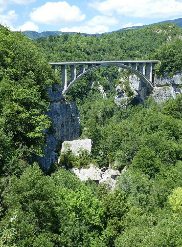 Crêt de la goutte - le pont pendant le Jura Peak Challenge 