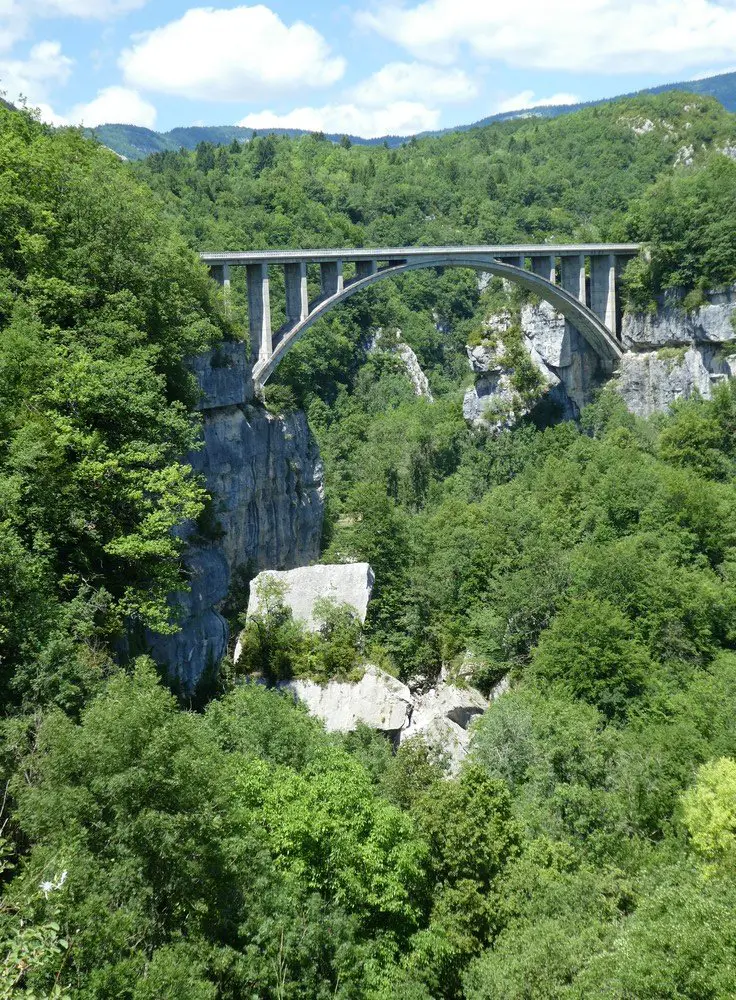 Crêt de la goutte - le pont pendant le Jura Peak Challenge