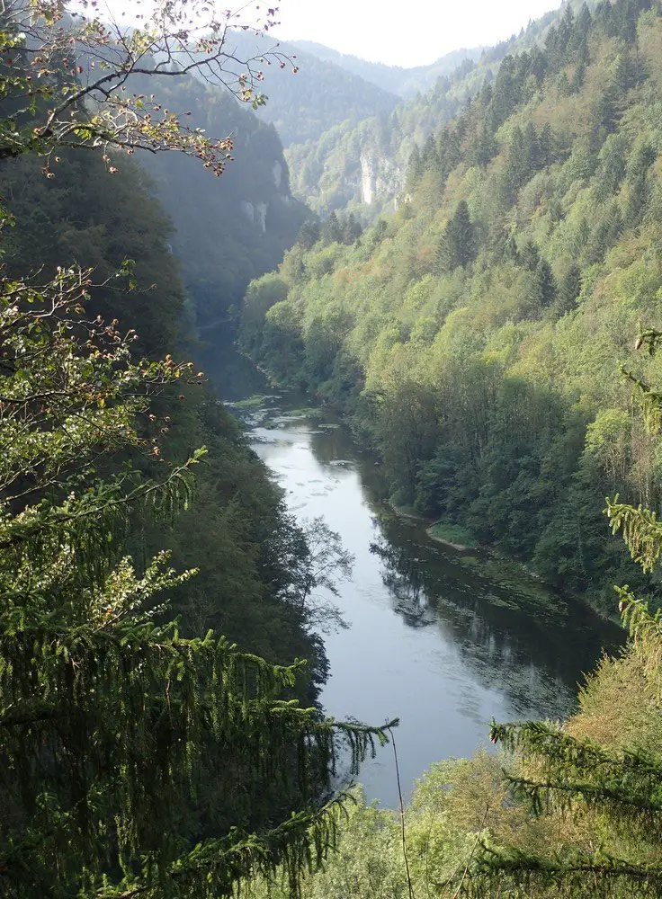 La sortie passait par les gorges du doubs pendant le Jura Peak Challenge