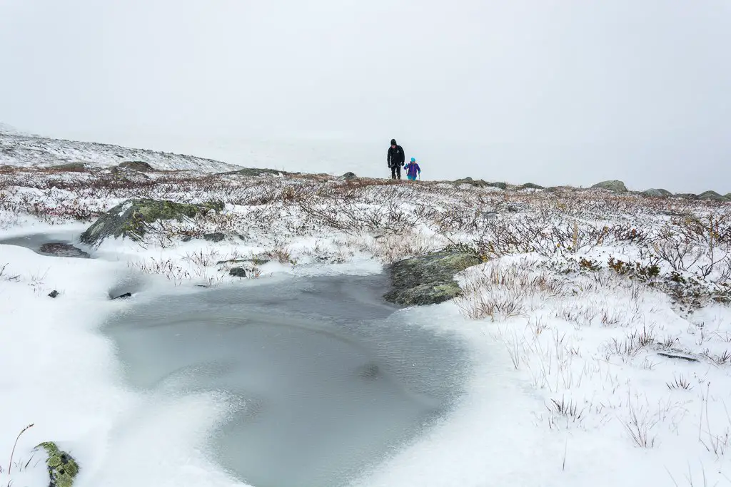 Les cours d’eau qu’on croise sont gelés lors de notre séjour à Sarek