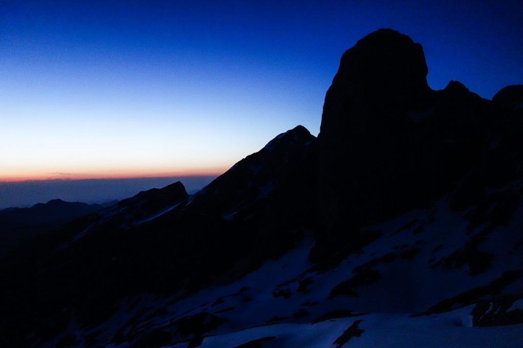 Lever du jour sur le Naranjo lors de notre ascension dans les Picos de Europa