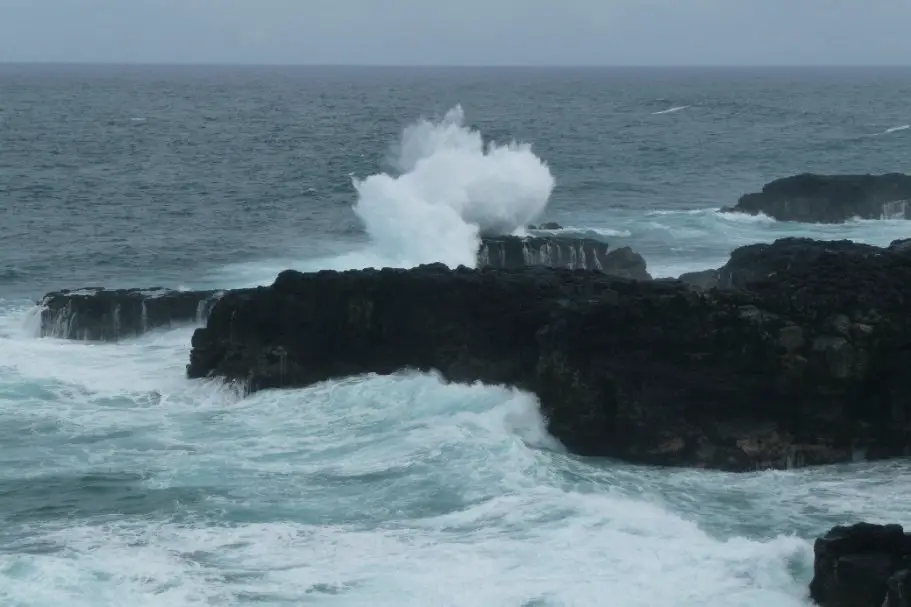 Mer déchaînée pendant le voyage à l’Île Maurice