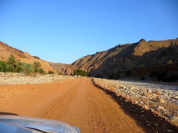 Une piste à Oman durant le trip escalade à Oman