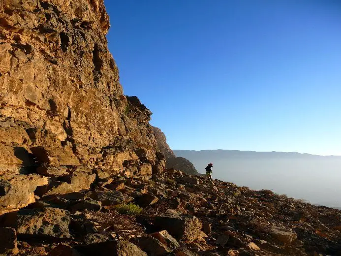 Au pied du pilier des français lors de notre trip escalade à Oman