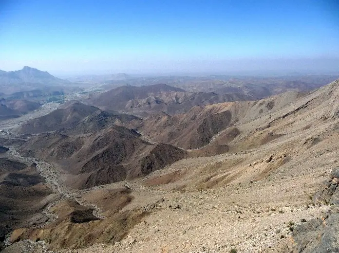La vue du pied de la voie durant notre trip escalade à Oman