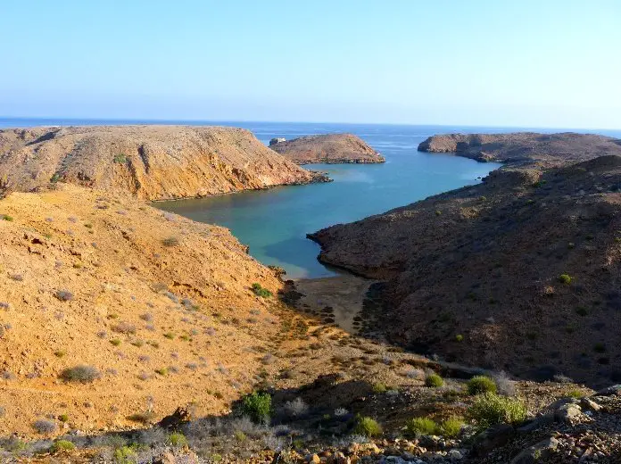 La vue du bivouac à Al Khayran durant le voyage escalade à Oman