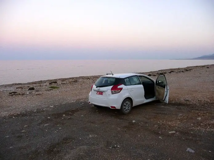 Bivouac sur la plage de Tiwi durant le séjour escalade à Oman
