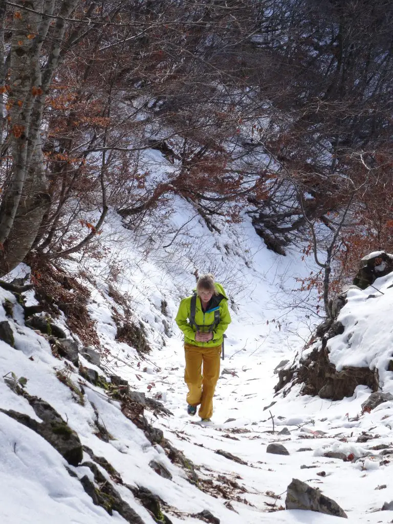 Ingrid FARGE dans la phase ascension entrainement trail longue distance