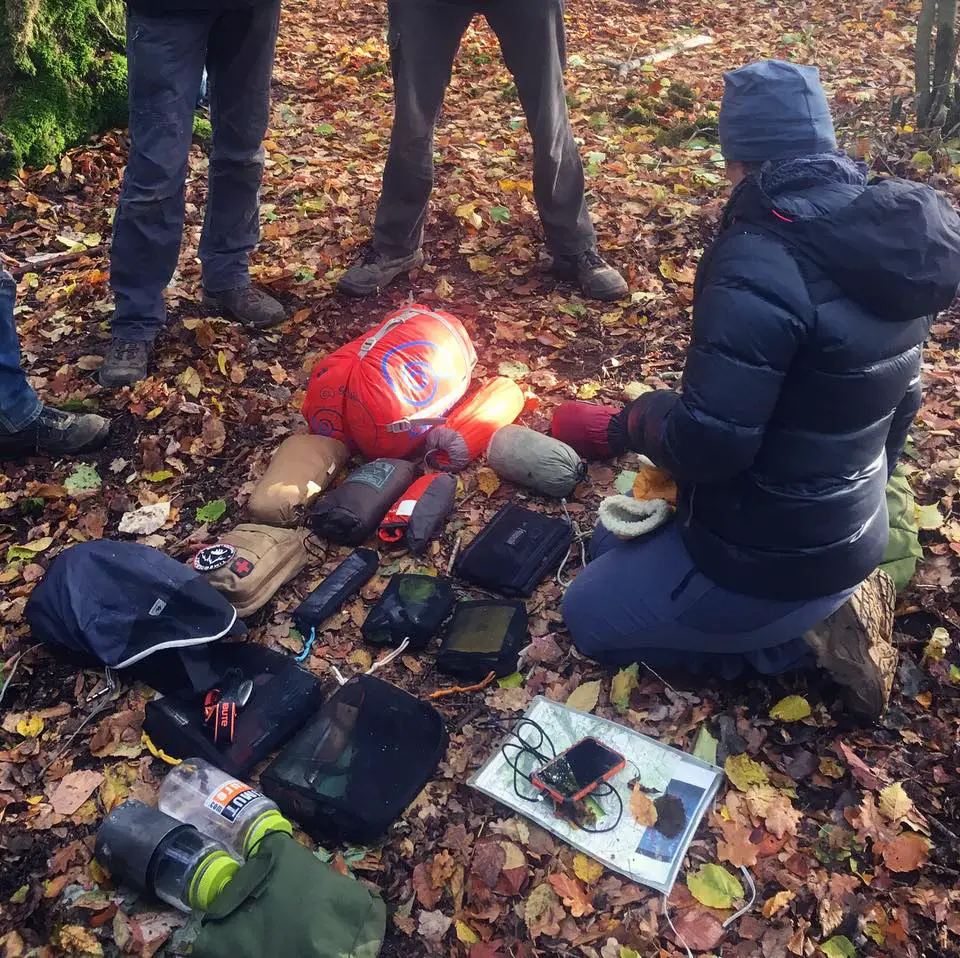 Apprendre a faire un sac en stage de survie