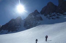 Nous visons le couloir de gauche, droit devant