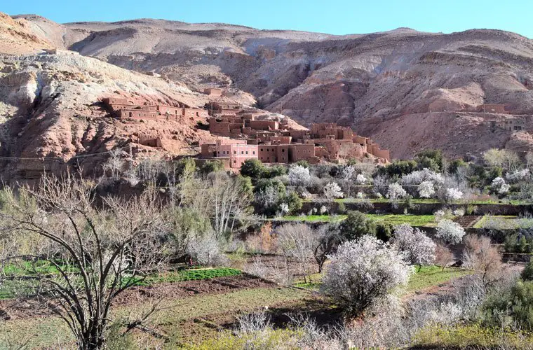 Village entre De Tizgui n’Barda à Tioughassine au Maroc