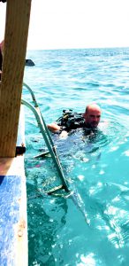 Olivier faisant de la plongée à Zanzibar