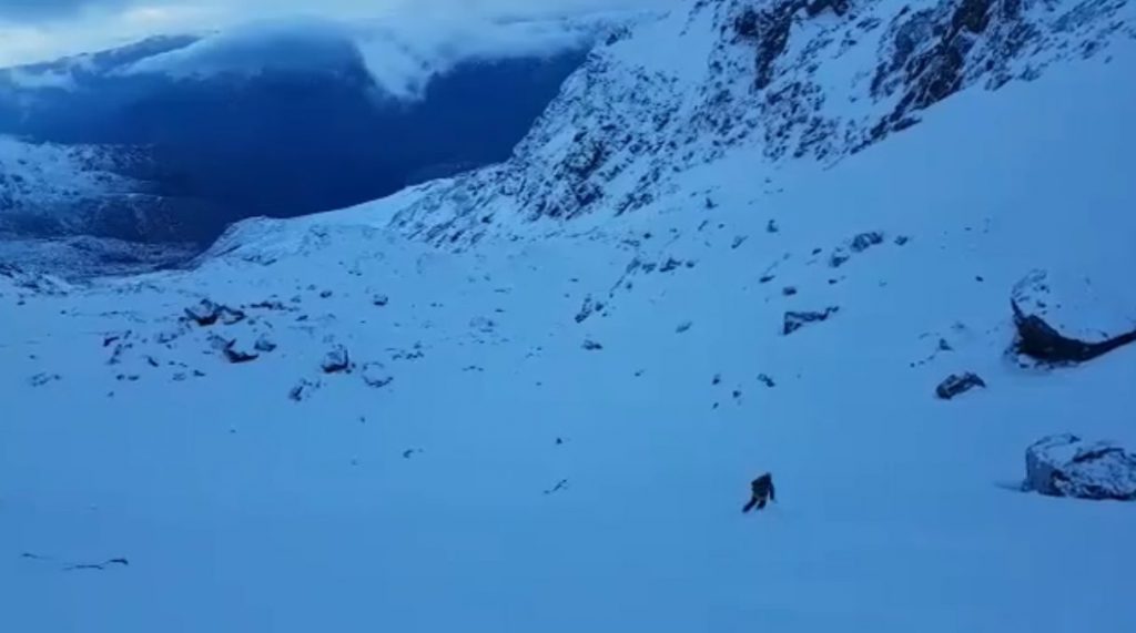 un peu de glisse après le sommet de la pointe des éboulis