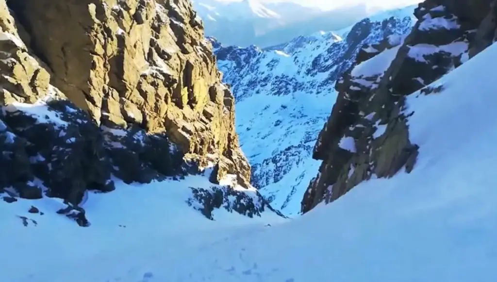 Descente en ski de la Face sud du Couloir de la Forca du Monte Cinto en Corse