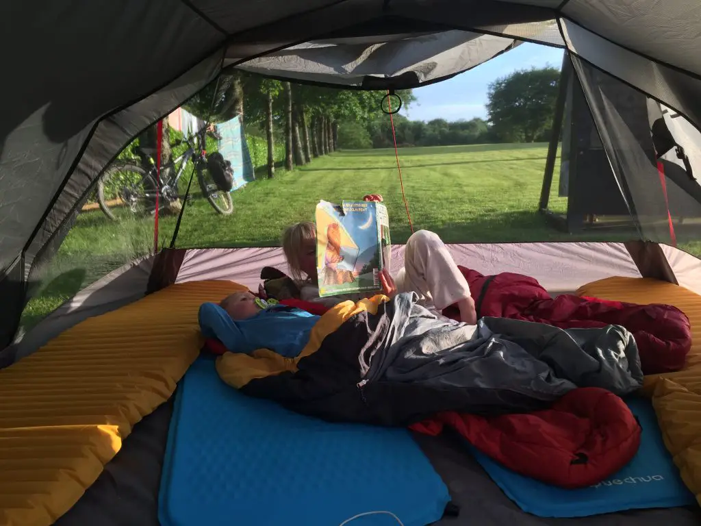 Vie de nomade durant un trip vélo de 8 mois en france avec enfants