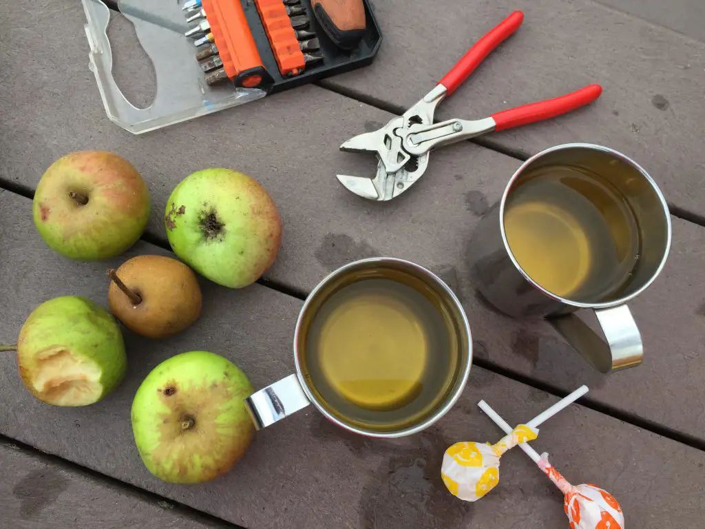 Gouter et entretien des vélos durant nos 8 mois de vélo en france avec Enfants