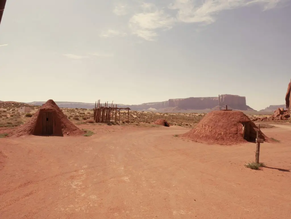 Habitation traditionnelle des Indiens Navajo, le hogan