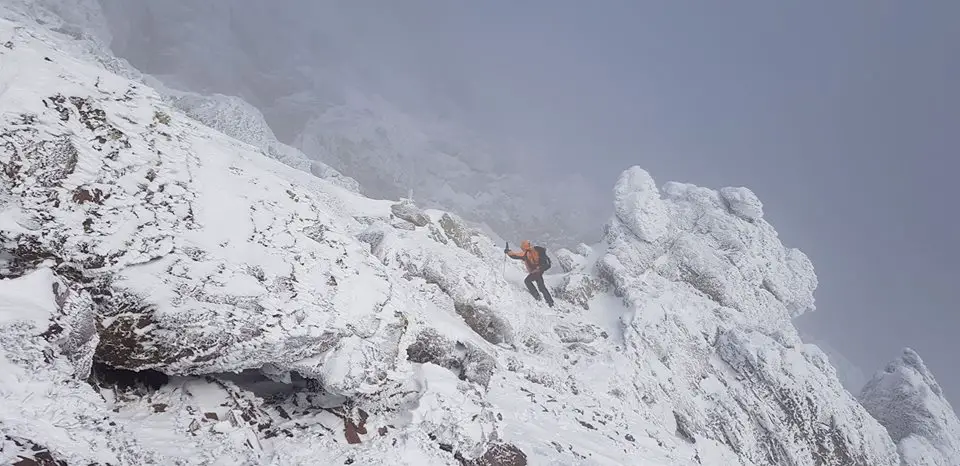 Ambiance polaire et givrée durant la traversée hivernale de la Corse