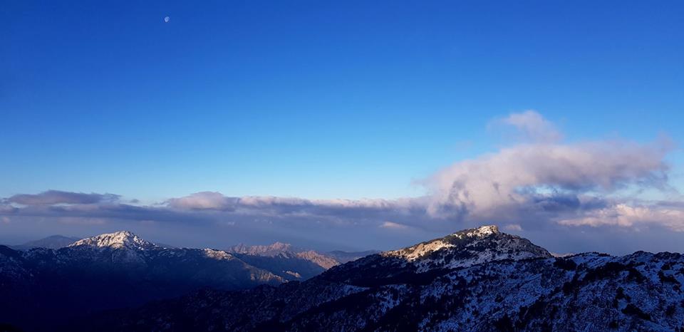 Ciel bleu sur les montagnes Corse