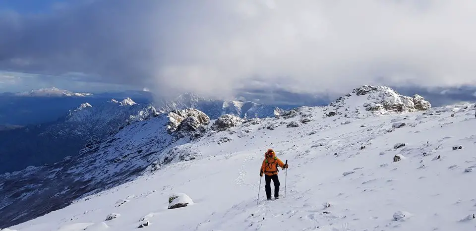 Dernière grimpette sous le sommet du Monte Padru en Corse pour Marc CONSTANT
