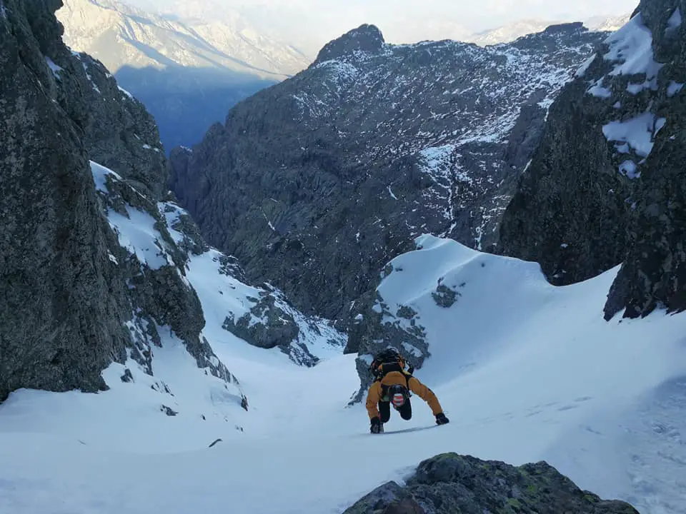 Descente dans la face Ouest du Tafunatu