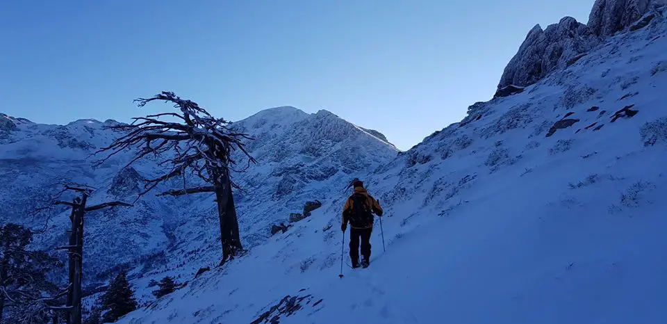 En route vers Bocca Tartagine durant la traversée hivernale de la Corse