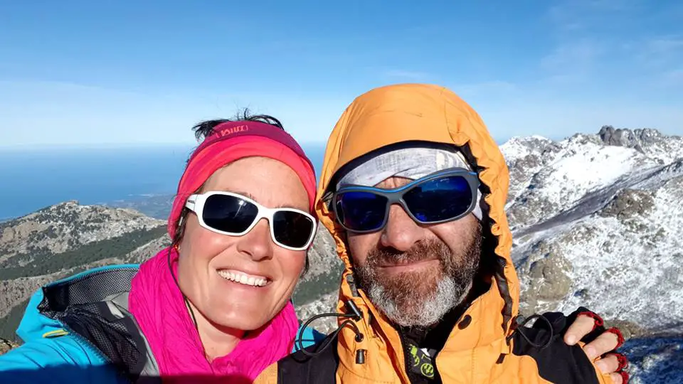 Magali VERMEGLIO et Marc CONSTANT au sommet du Punta Pisciagha 2020m durant la traversée hivernale de la Corse