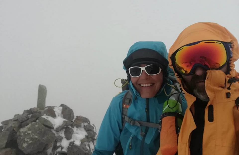 Magali VERMEGLIO et Marc CONSTANT au sommet la Muvrella 2148m durant la traversée hivernale de la Corse